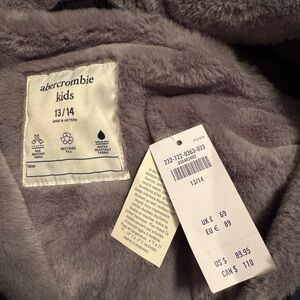 Navy Blue Abercrombie & Fitch kids jacket. Lined inside. Size 13/14. New w/ tags